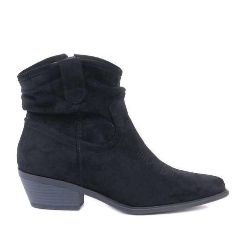 Botas de cowboy pretas no posto Bowi Bowi preto