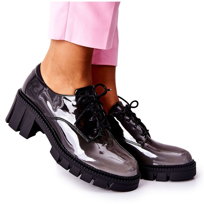 S.Barski Sapatos laqueados e amarrados em preto e cinza da Mosa