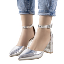 Bombas de prata no posto de Ayers Bombas de prata no posto de Ayers