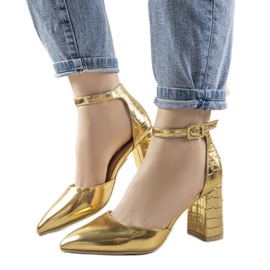 Bombas de ouro no pilar Ayers dourado