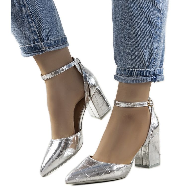 Bombas de prata no posto de Davies