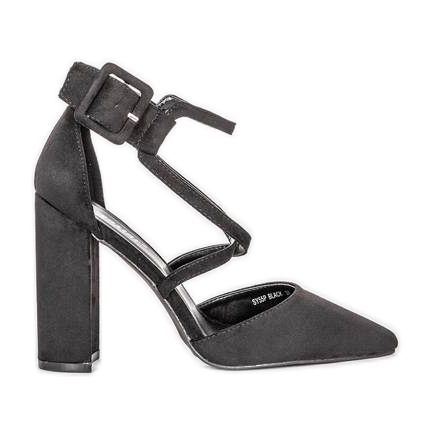 Bombas pretas no posto Piper preto