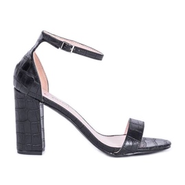 Sandálias pretas no poste Millo preto Sandálias pretas no poste Millo preto