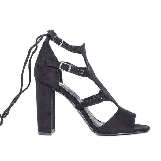 Sandálias pretas no post Hannah preto