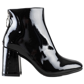 Lucky Shoes Botas laqueadas no poste preto