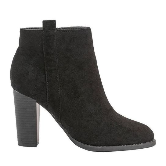 Botins pretos no poste Pinata Botins pretos no poste Pinata