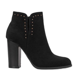 Botins pretos no poste Cosette