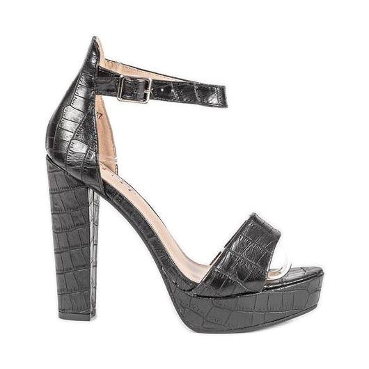 Sandálias pretas no posto Dolores preto