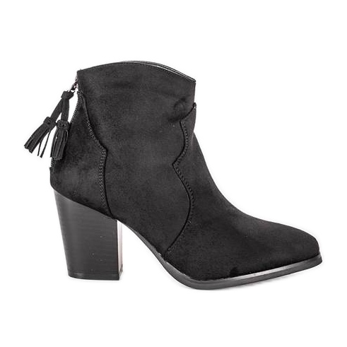 Botas de cowboy pretas no posto de Abigail preto