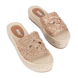 Chinelos rosa na plataforma Sudden Draft