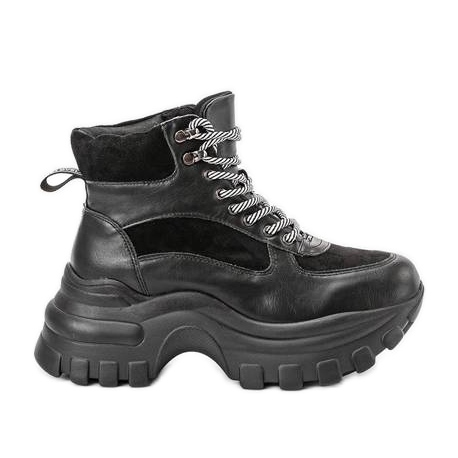 Tênis preto na plataforma Big City Girl