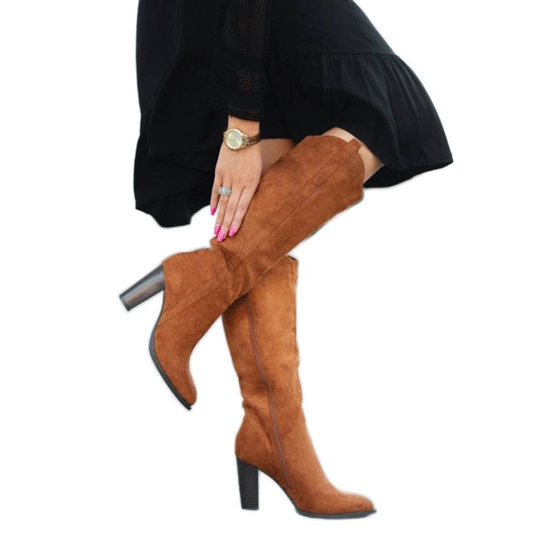 Botas de camelo no posto de véspera castanho cinza