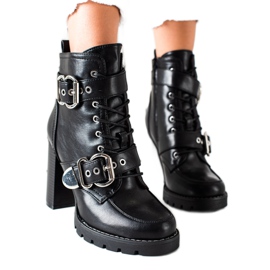 Erynn Botas pretas em um poste alto preto Erynn Botas pretas em um poste alto preto