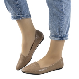 Bailarinas marrons no padrão de pele de crocodilo de Aupra bege