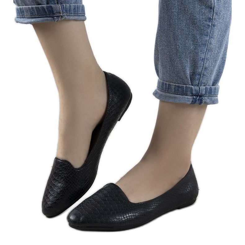 Bailarinas negras no padrão de pele de crocodilo de Aupra preto