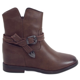 Botas marrons em uma cunha escondida HQ239 castanho Botas marrons em uma cunha escondida HQ239 castanho