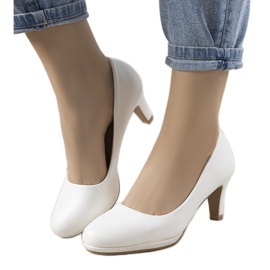 Sapatilhas brancas com salto agulha feito de couro ecológico Fink branco