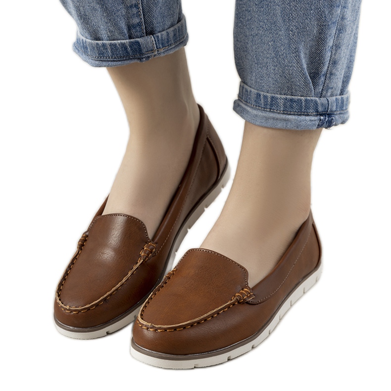 Mocassins femininos marrons de Montez castanho