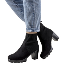 Botas pretas com meia da Soria preto