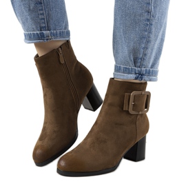 Botas marrons no poste Carrillo marrom