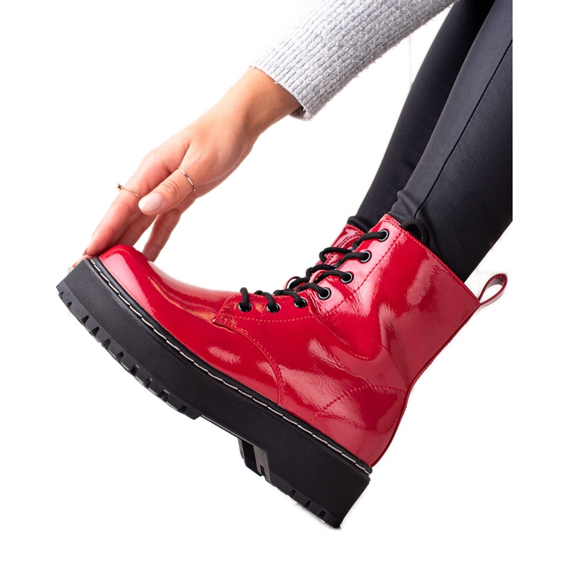 Evento Armadilhas vermelhas na plataforma vermelho