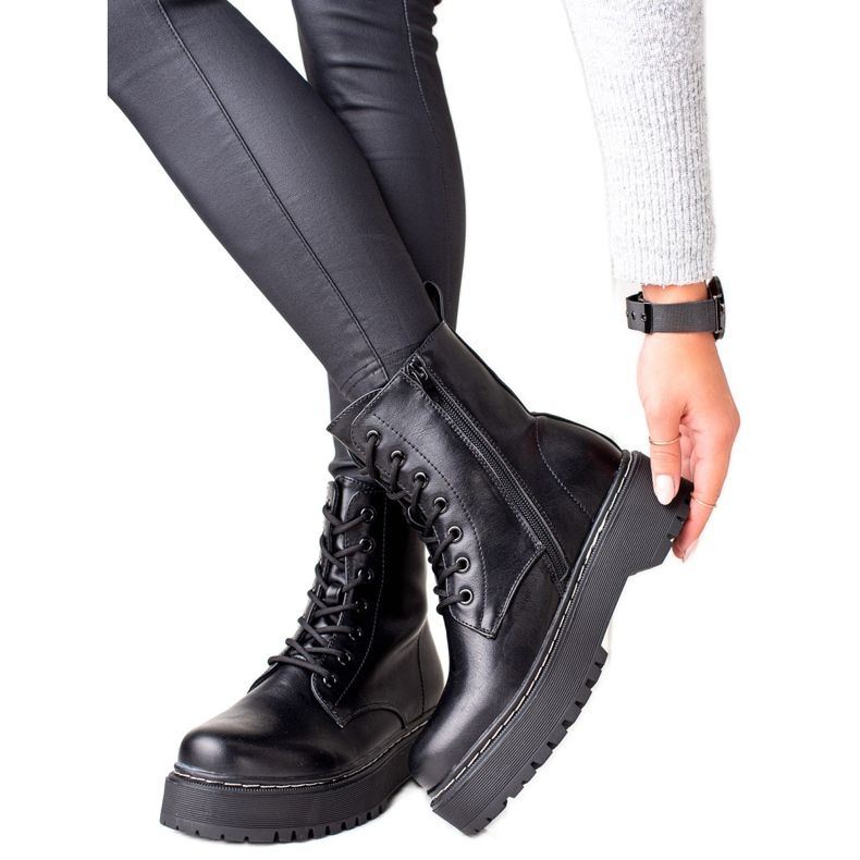 Evento Armadilhas negras na plataforma preto