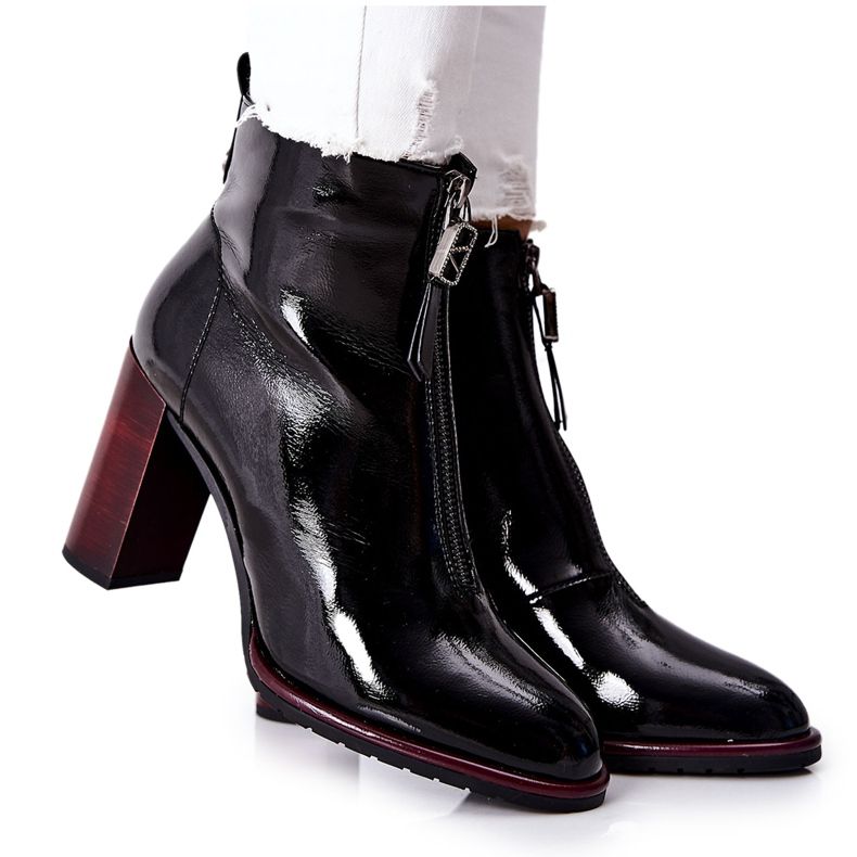 S.Barski Botas pretas femininas lacadas em um poste de Cofton preto