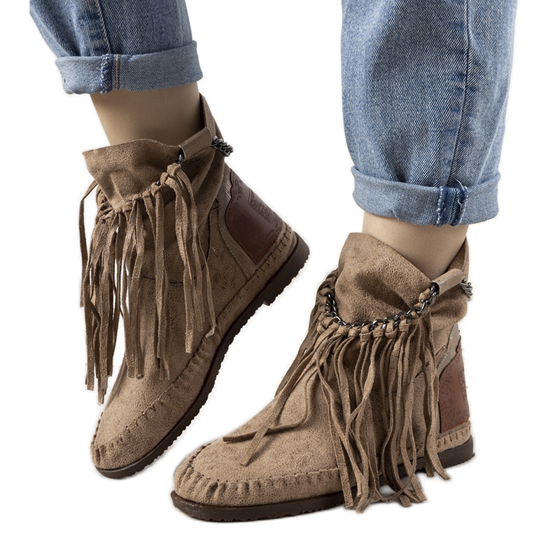 Botas femininas bege no estilo boho Maral