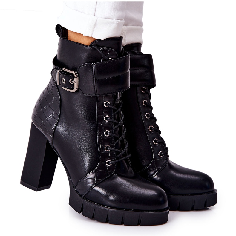 POTOCKI Botas em um poste alto vestido preto amarrado