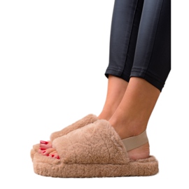 TRENDI Chinelos marrons em uma borracha castanho TRENDI Chinelos marrons em uma borracha castanho