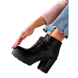 Janessa Botas com couro ecológico na plataforma preto