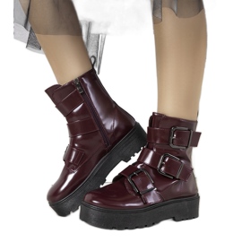 Botas marrons na plataforma Austin vermelho