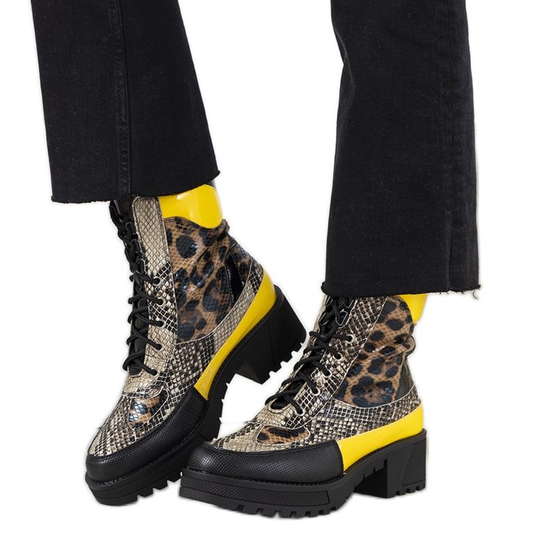 Caçadores pretos no motivo animal de Felis