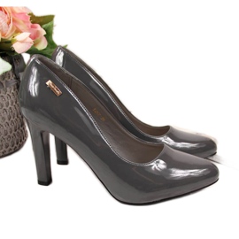 Bombas lacadas no poste Sergio Leone W SK3P cinza