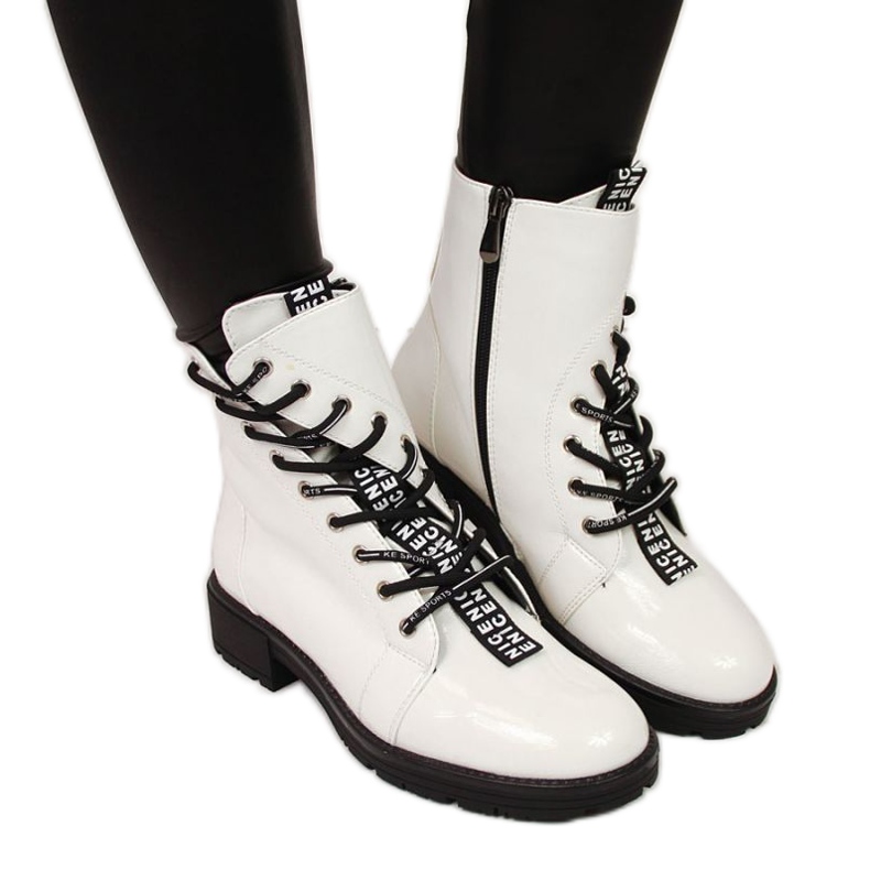 Botas assimétricas Vinceza W JAN32B lacadas a branco