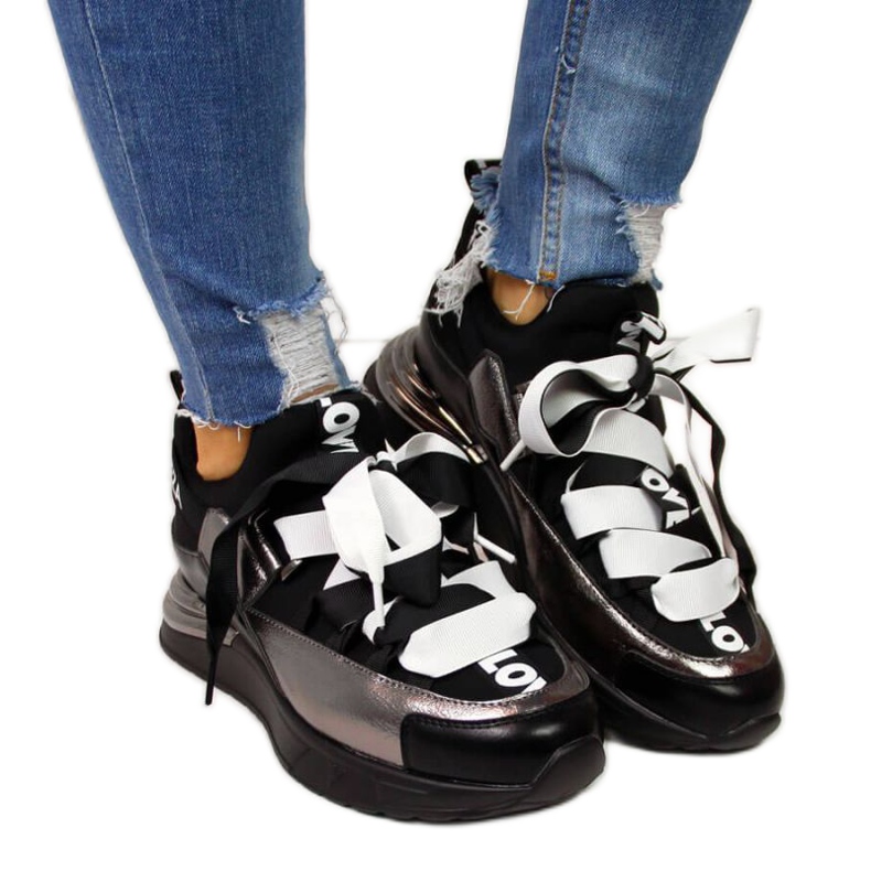 Tênis pretos com inscrições Vinceza W JAN49B