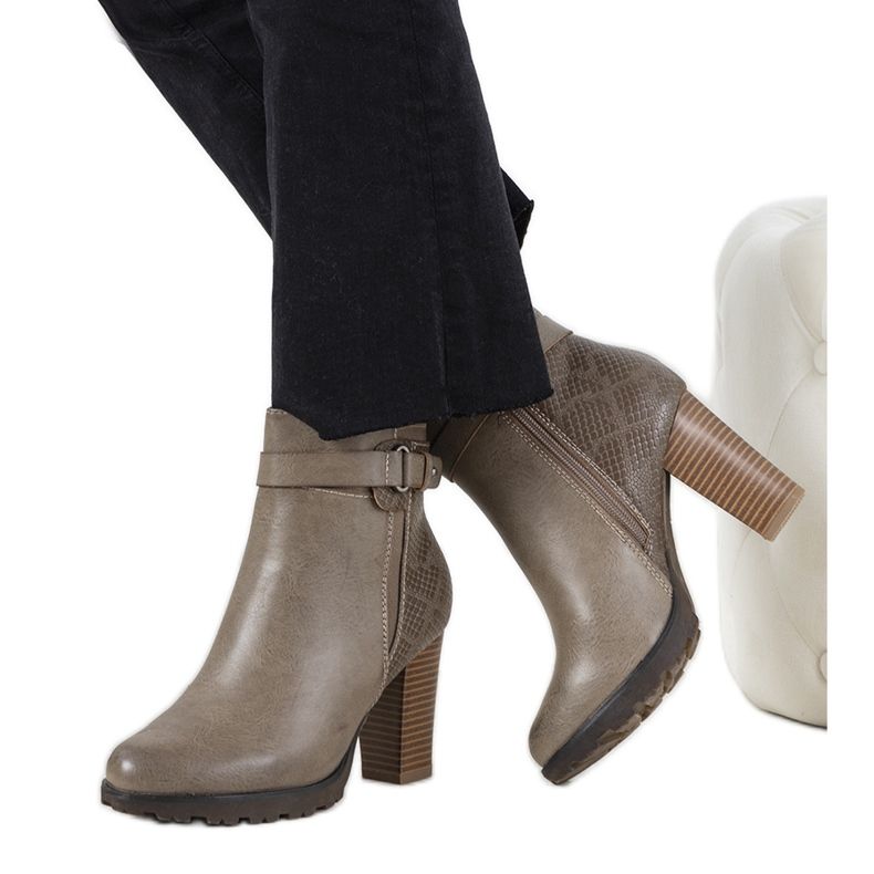 Botins marrons no post da Heredia castanho cáqui