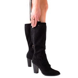 TRENDI Botas Openwork em um poste preto