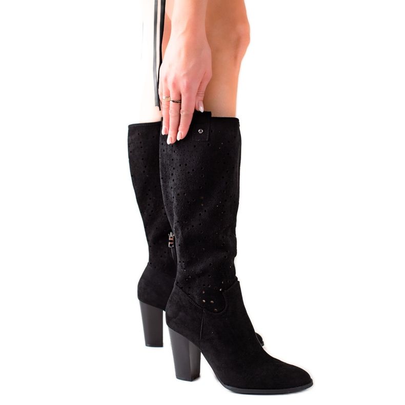 TRENDI Botas Openwork em um poste preto