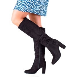 Sixth Sense Botas clássicas em um bar preto Sixth Sense Botas clássicas em um bar preto