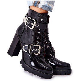 Botas Laqueadas em Barra Flaris Preta Com Fivela preto