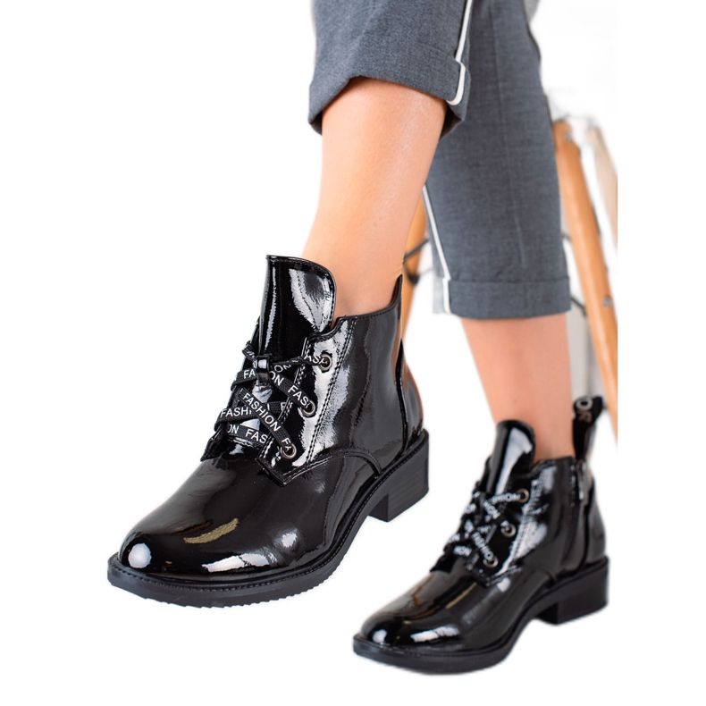 TRENDI Botas elegantes laqueadas preto