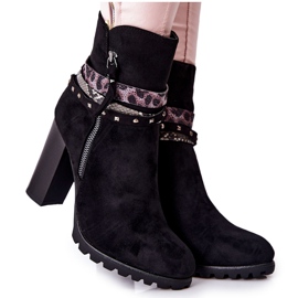 PG1 Botas de camurça em uma bese preta com espigão alto preto PG1 Botas de camurça em uma bese preta com espigão alto preto