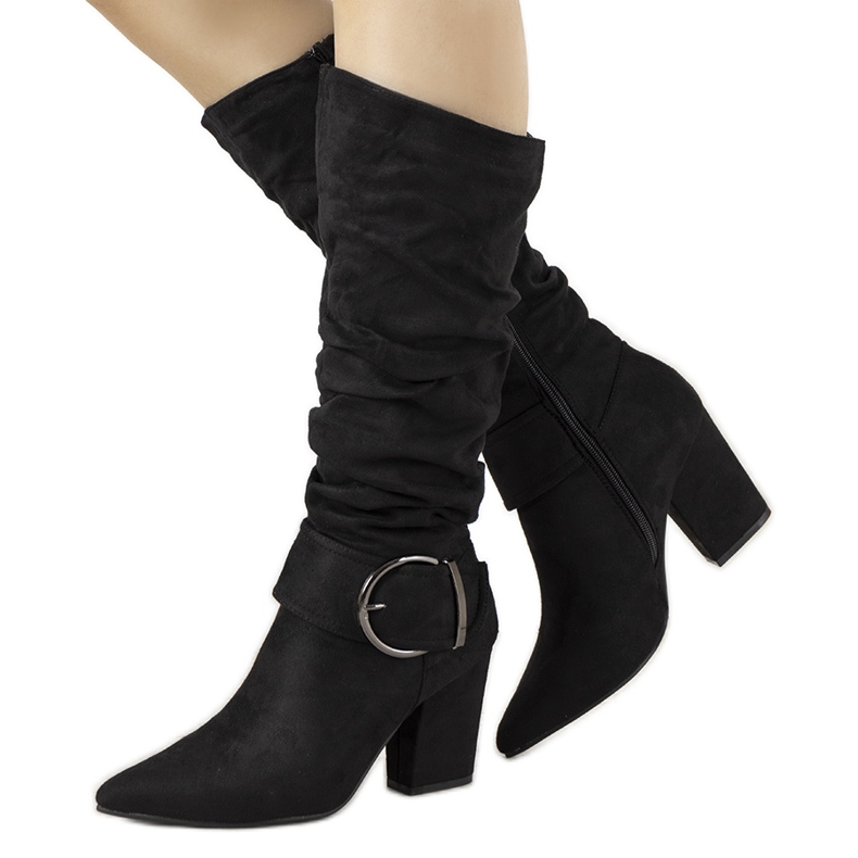 Botas pretas no poste Berie preto Botas pretas no poste Berie preto