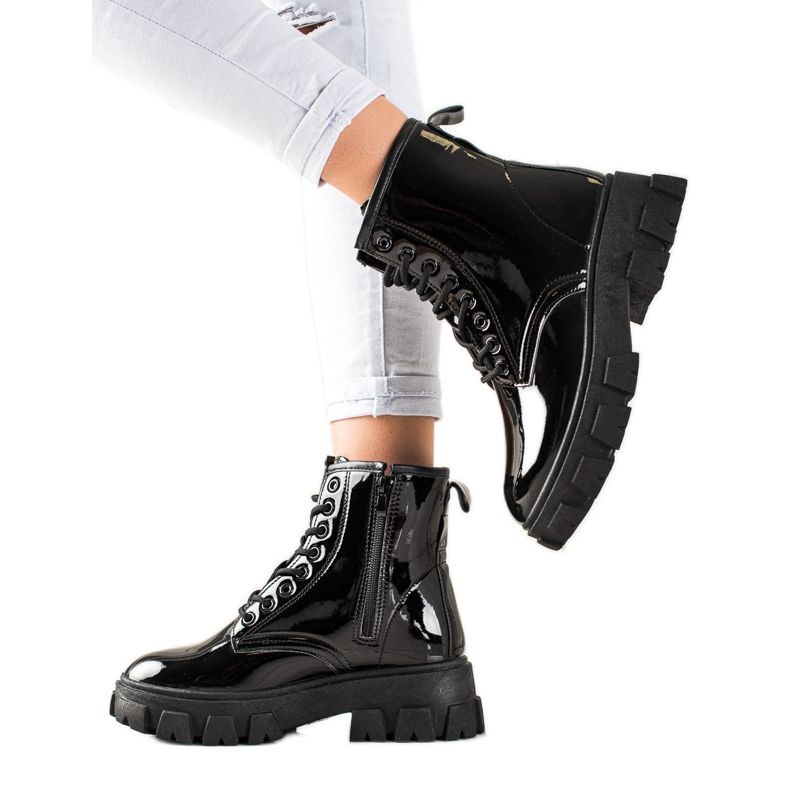 Sergio Todzi Armadilhas negras na plataforma preto