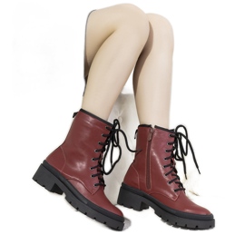 Botas isoladas em sola Dena grossa marrom