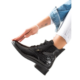 TRENDI Botas elegantes com um padrão preto