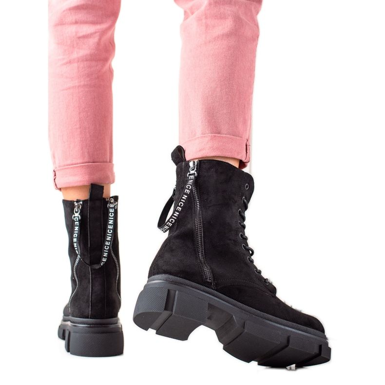 Bona Botas pretas com fecho decorativo preto