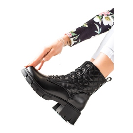 Bestelle Trappers acolchoados clássicos preto