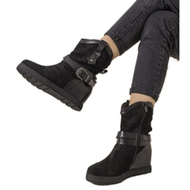 Botas femininas negras com isolamento na cunha de xerez preto